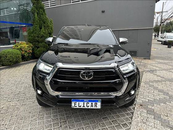 TOYOTA HILUX 2.8 D-4D TURBO DIESEL CD SRX PLUS 4X4 AUTOMÁTICO TOYOTA HILUX 2.8 D-4D TURBO DIESEL CD SRX PLUS 4X4 AUTOMÁTICO